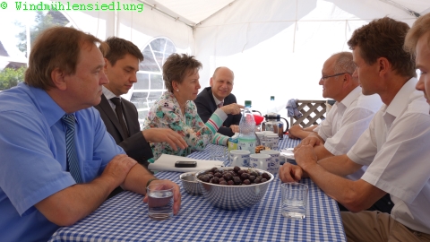 OB Helma Orosz besucht die Windmühlensiedlung