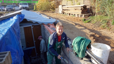 Frank bei Verfugen der Treppenränder