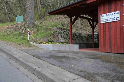 Paul Gerhardt Haus mit neuem Blumenbeet