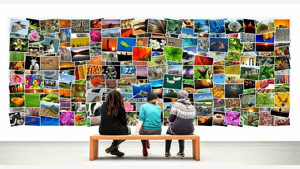 Themenbild: Fotosammlung Bilder betrachten