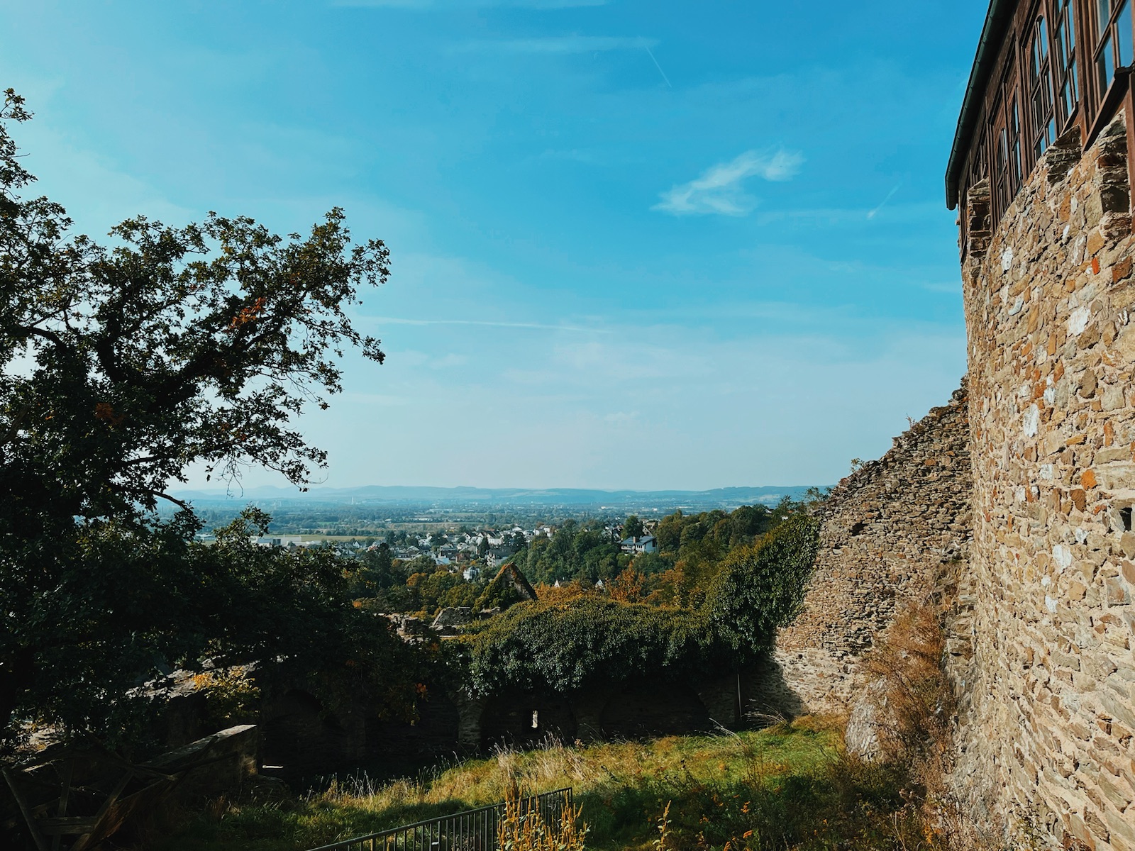 Burg Sayn - Blick Rheintal