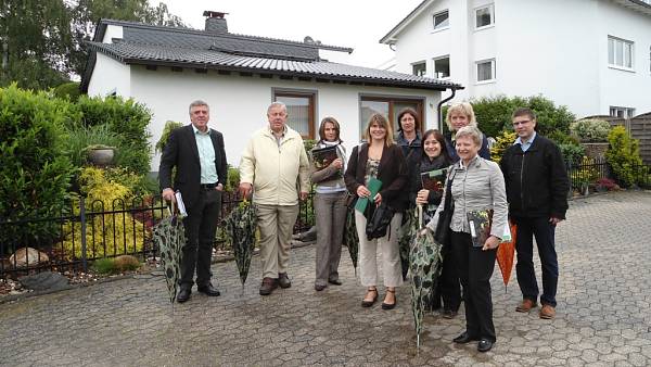 Themenbild: Gruppenbild: Die Bewertungskommission mit Hans-Peter Kuhl (VG Vallendar) und Michaela Jindra (Vorsitzende SGV)