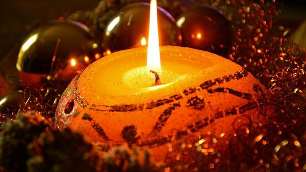 Themenbild: Erste Kerze im Advent