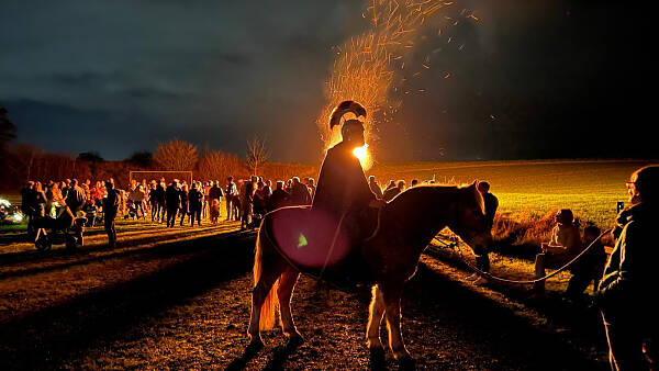 Themenbild: ST. Martin am Martinsfeuer