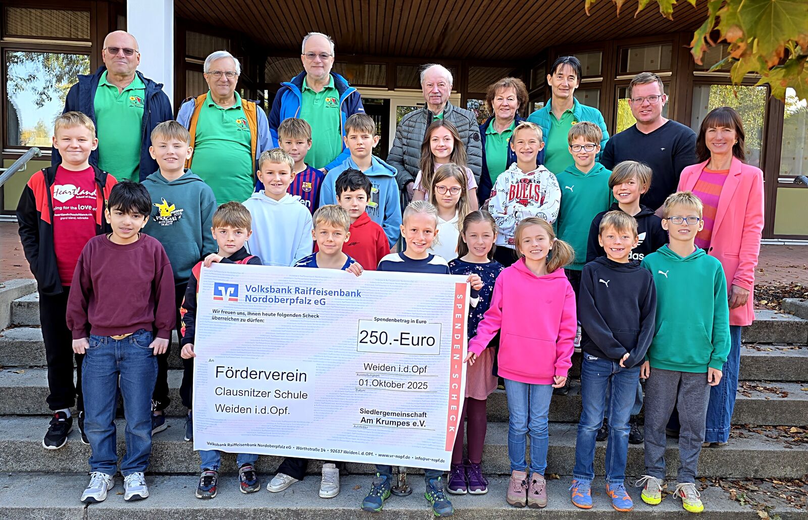 Spendenübergabe an die Clausnitzer Schule