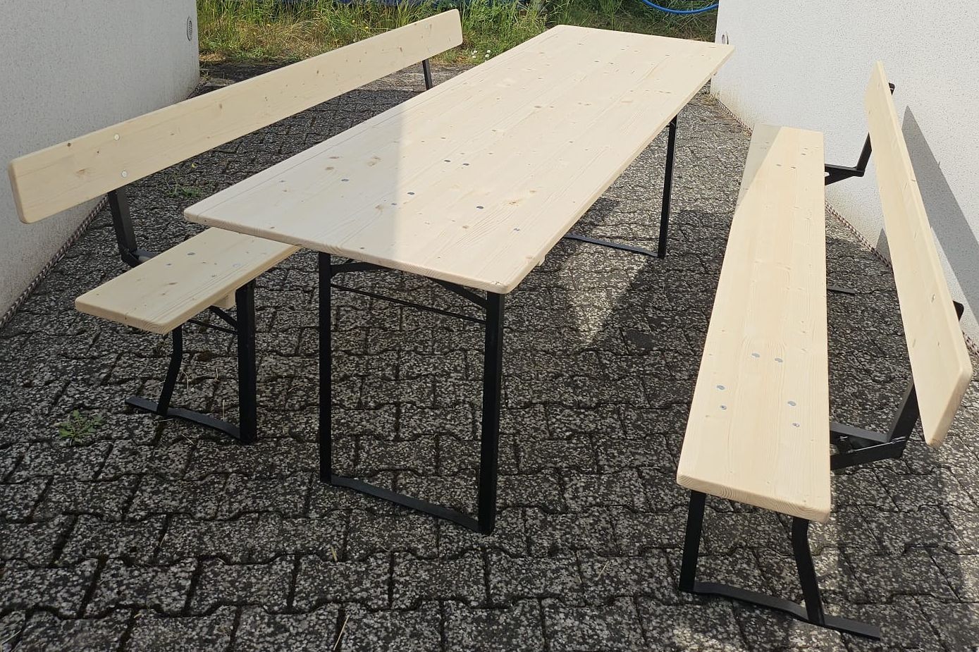Neue Garnituren