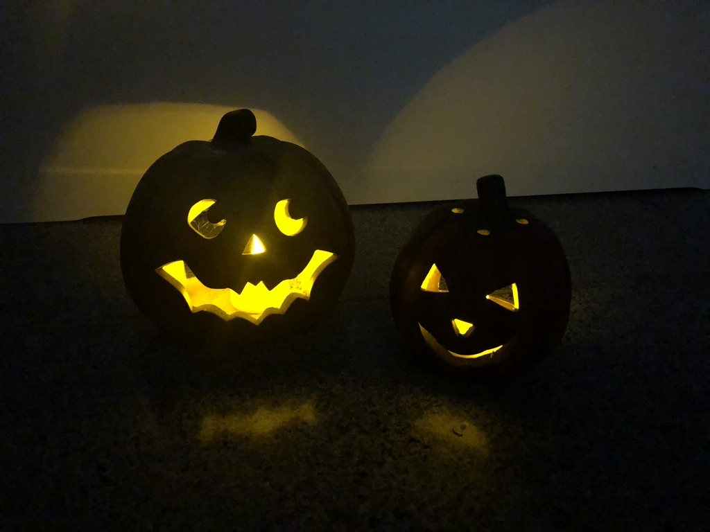 Leuchtende Kürbisse