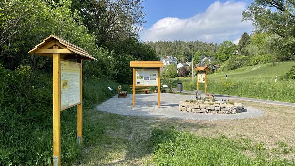 Themenbild: Bienenlehrpfad Themenbild: Bienenlehrpfad