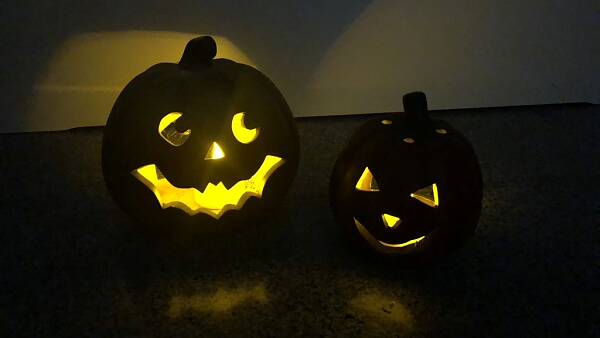 Themenbild: Beleuchtete Kürbisse Themenbild: Beleuchtete Kürbisse